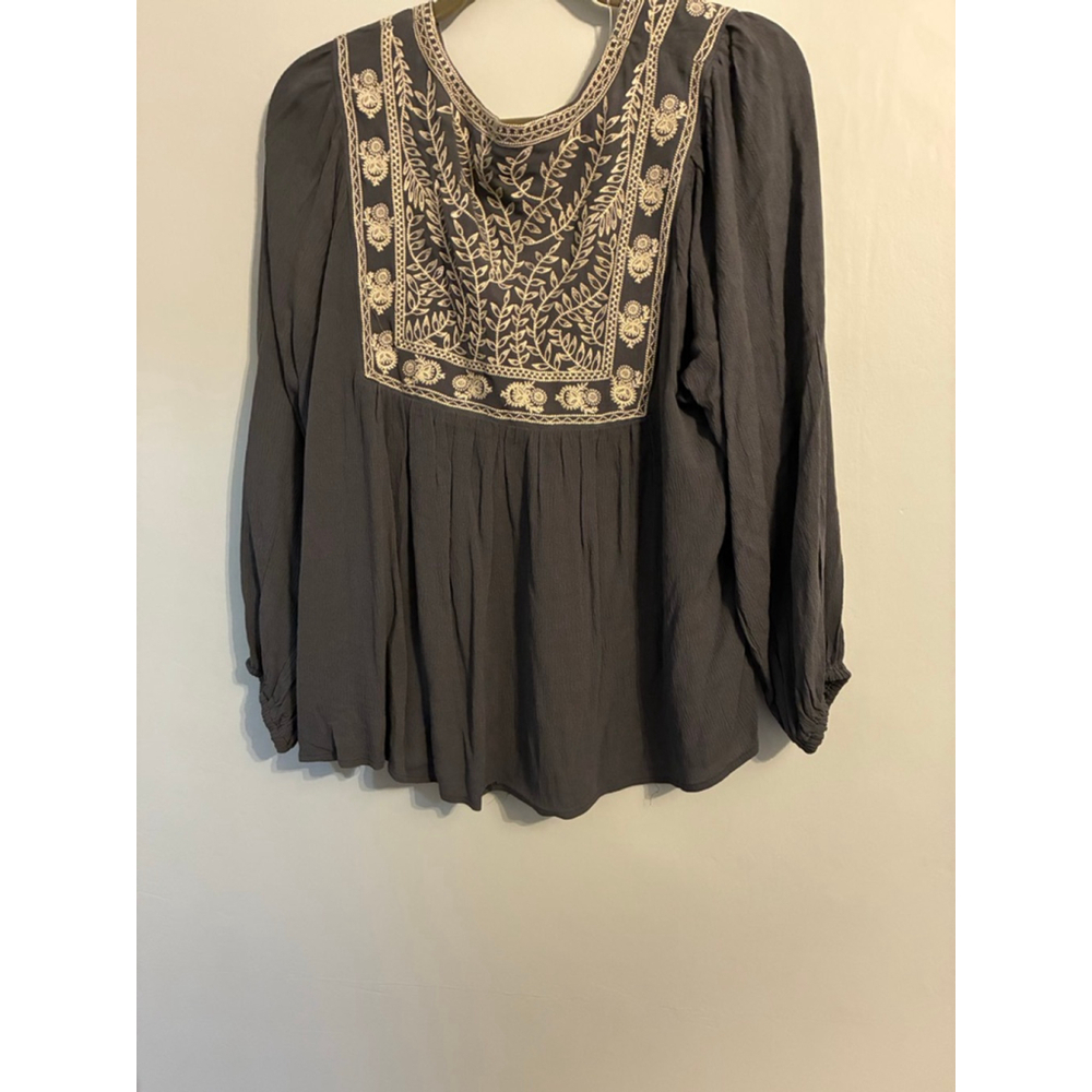 0124 NWT in bloom blue shirt with embroidery around the neck and shoulders. - Picture 5 of 10